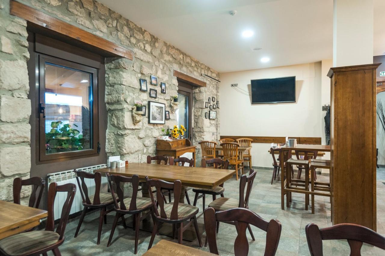 Albergue Turistico "La Fabrica" Tardajos Bagian luar foto