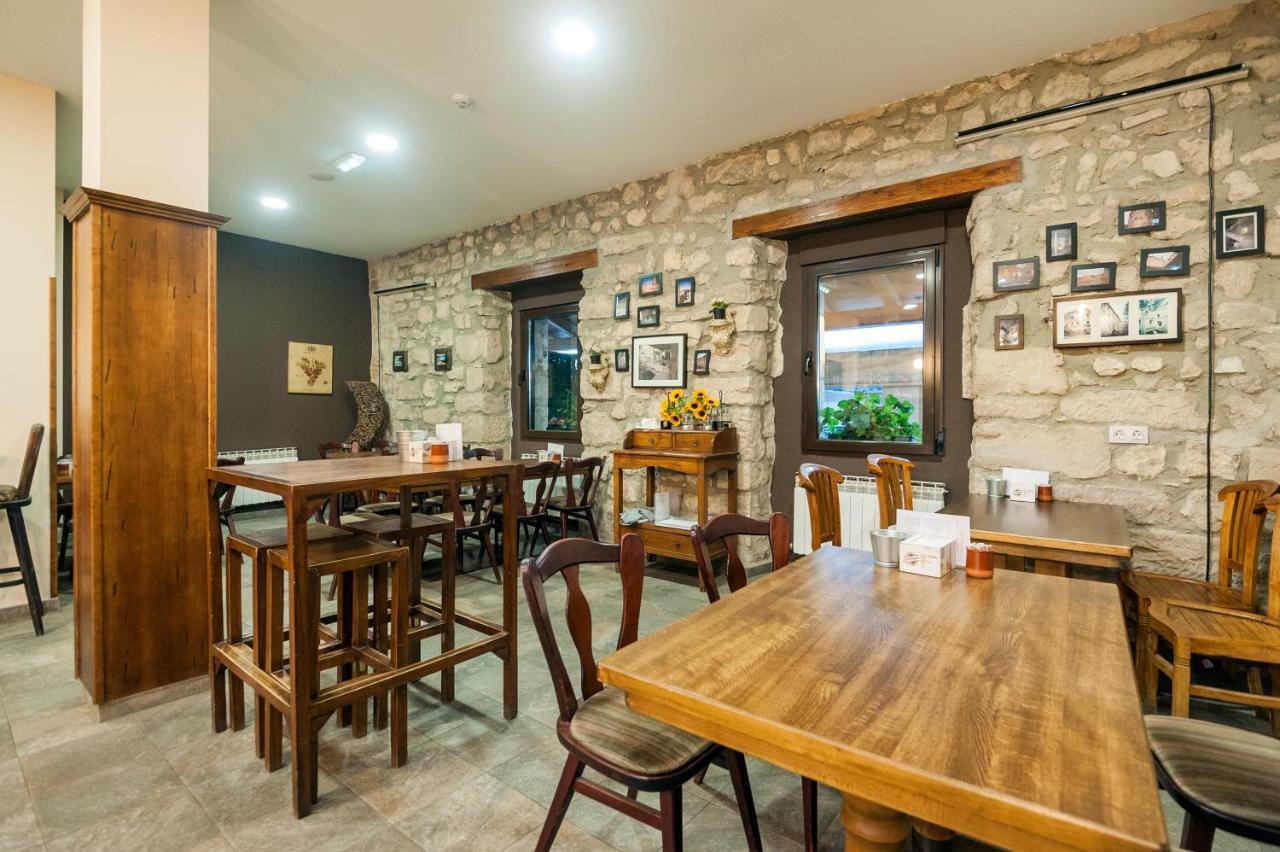 Albergue Turistico "La Fabrica" Tardajos Bagian luar foto